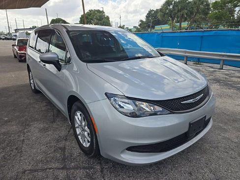 Used 2023 Chrysler Voyager LX FWD image 3