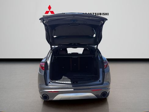 Used 2023 Alfa Romeo Stelvio Ti AWD/4WD image 9
