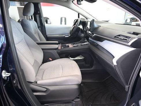 Certified 2025 Toyota Sienna LE AWD/4WD image 11
