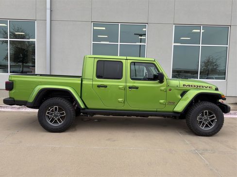 New 2025 Jeep Gladiator Mojave w/ Convenience Group image 4