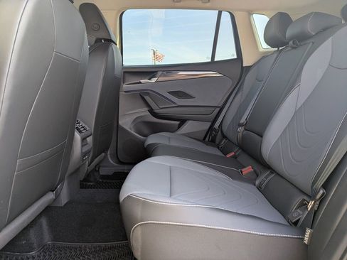 Used 2025 Volkswagen Tiguan SE image 14