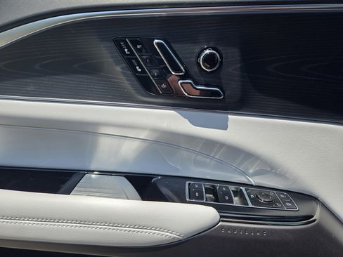 New 2025 Cadillac Lyriq Luxury image 16