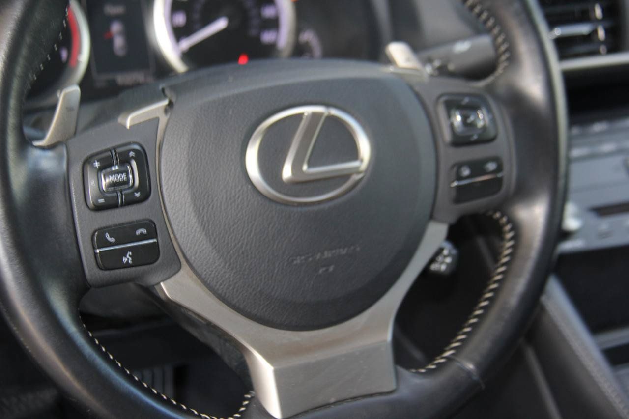Used 2016 Lexus RC 200t RWD image 10