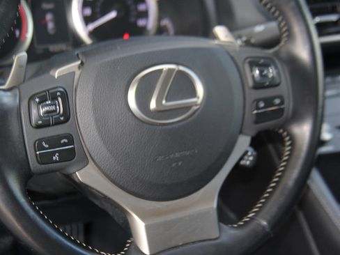 Used 2016 Lexus RC 200t image 10