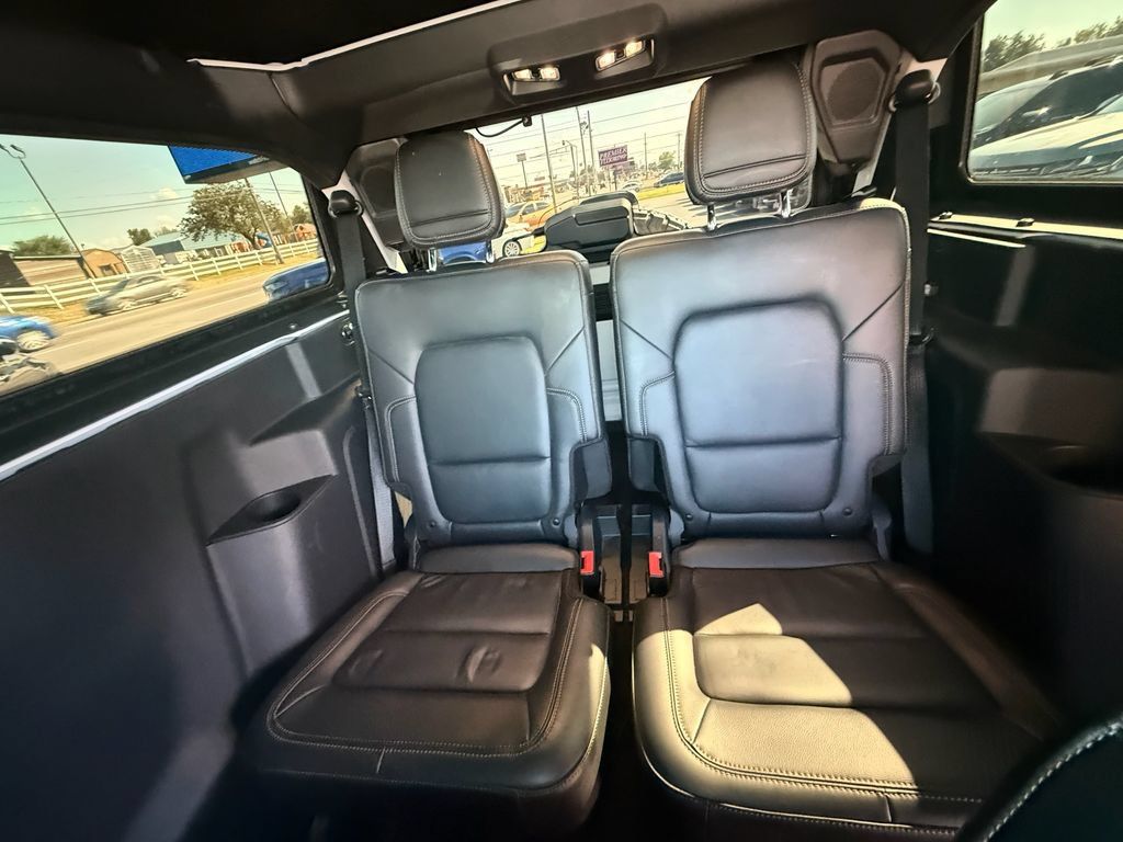 Used 2025 Ford Bronco Badlands AWD/4WD image 18