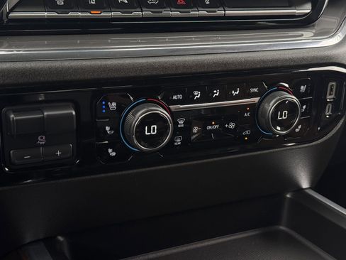 Used 2024 Chevrolet Silverado 3500 High Country w/ Technology Package image 23