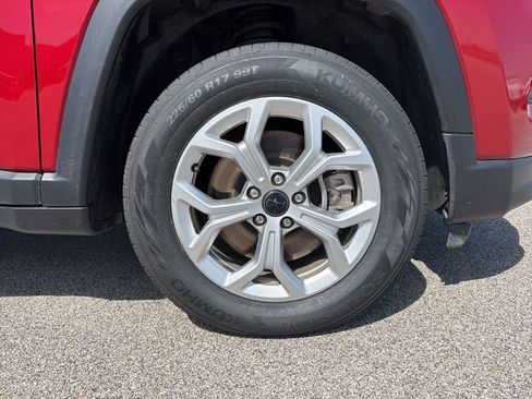 Used 2025 Jeep Compass Latitude image 14