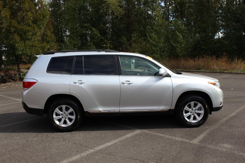 Used 2012 Toyota Highlander SE w/ Tow Pkg AWD/4WD image 5