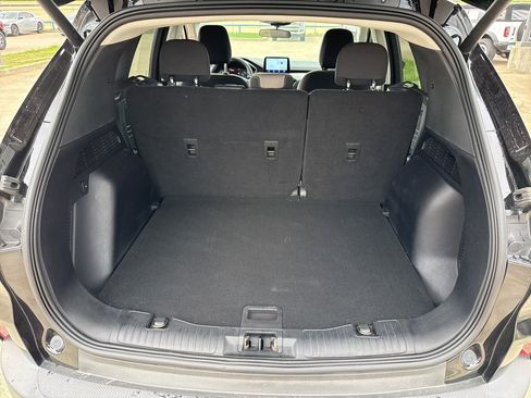 Used 2022 Ford Escape SE w/ SE Sport Appearance Package image 10