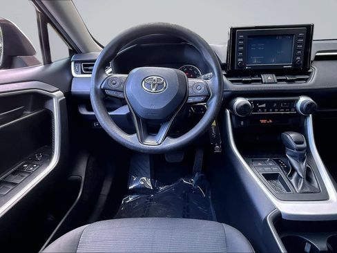 Used 2021 Toyota RAV4 LE FWD image 7
