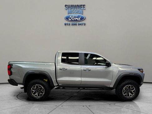 Used 2024 Chevrolet Colorado ZR2 w/ Technology Package image 4
