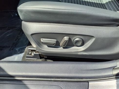 Certified 2022 Toyota Camry SE image 16