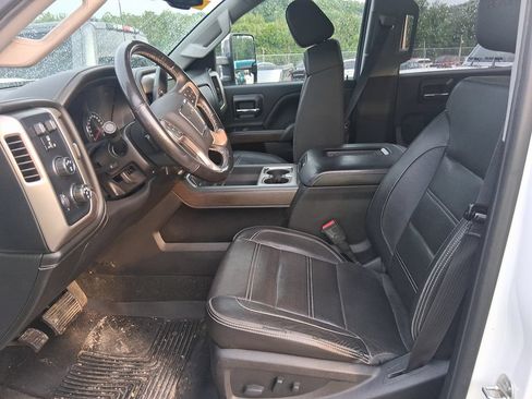 Used 2017 GMC Sierra 2500 Denali w/ Duramax Plus Package AWD/4WD image 5