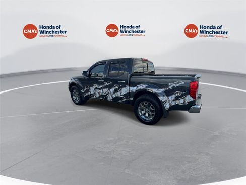 Used 2014 Nissan Frontier SL w/ SL Moonroof Package AWD/4WD image 9