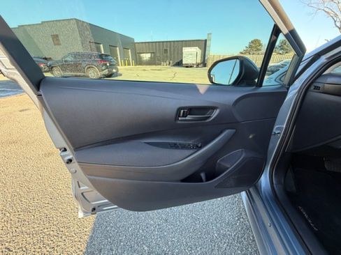 Used 2025 Toyota Corolla LE w/ LE Premium Package FWD image 19