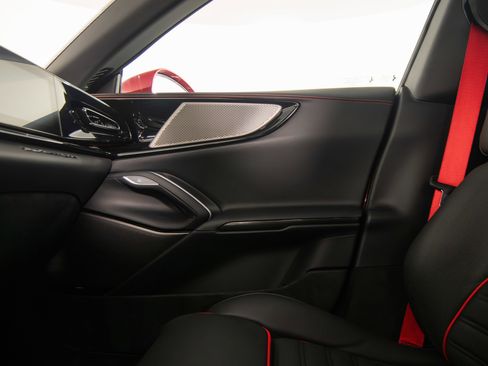 Certified 2025 Ferrari Purosangue AWD/4WD image 29