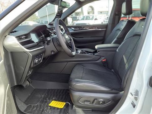 New 2022 Jeep Grand Cherokee Trailhawk w/ Advanced Protech Group II image 13