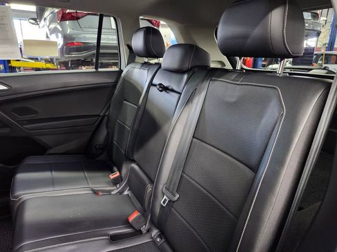 Certified 2021 Volkswagen Tiguan SE w/ Panoramic Sunroof Package image 10