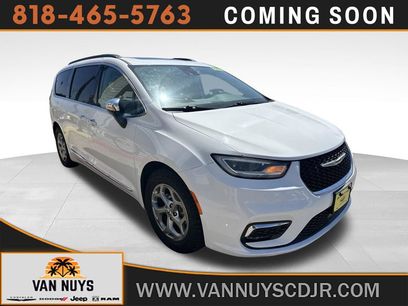 Used 2023 Chrysler Pacifica Limited