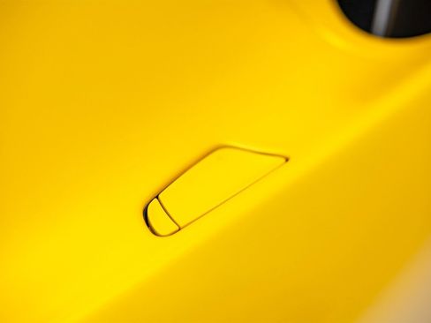 Used 2023 Ferrari SF90 Spider image 22