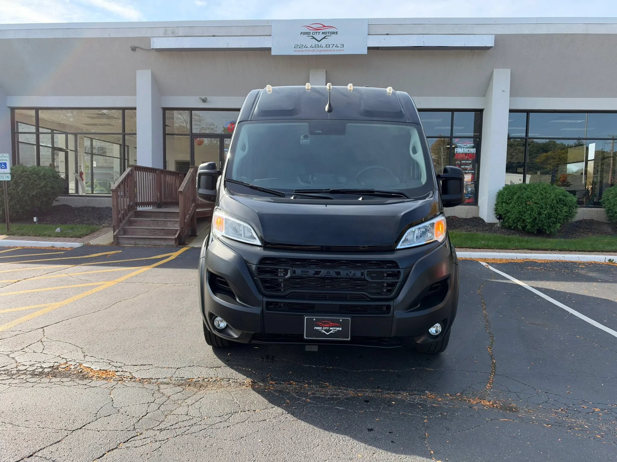 Used 2023 RAM ProMaster 2500 w/ Safety Group FWD image 2