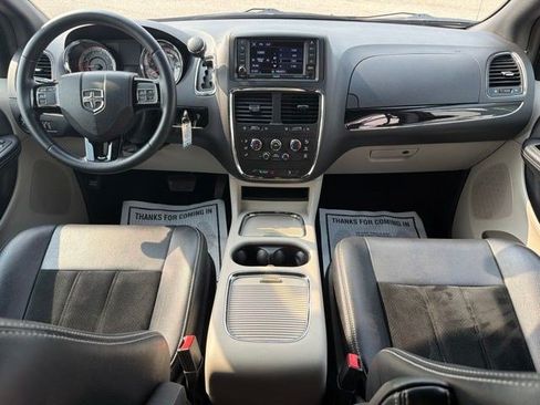 Used 2018 Dodge Grand Caravan SXT FWD image 25