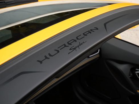 Used 2024 Lamborghini Huracan EVO AWD/4WD image 23