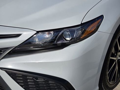 Used 2024 Toyota Camry SE FWD image 5