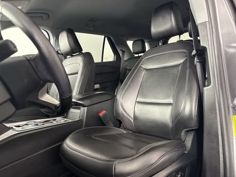 Used 2023 Ford Explorer XLT w/ Equipment Group 202A AWD/4WD image 18