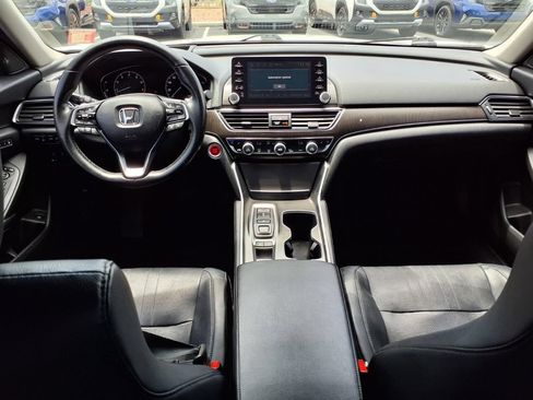 Used 2018 Honda Accord Touring image 2