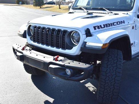 Used 2024 Jeep Gladiator Rubicon image 14