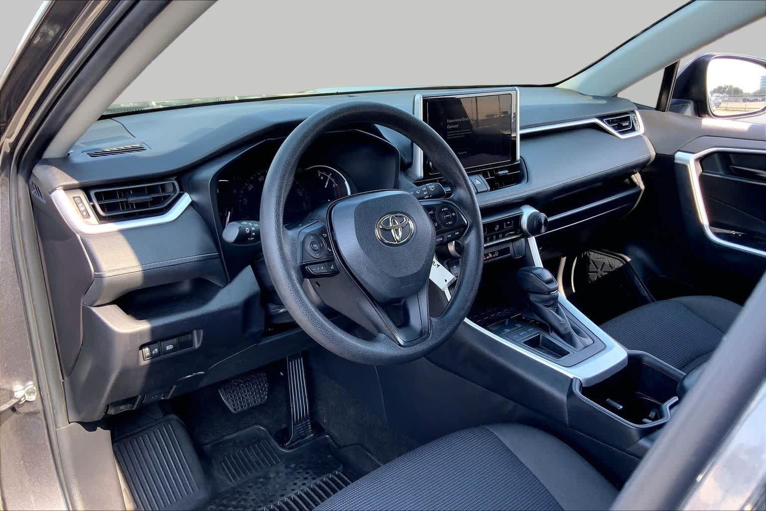 Used 2023 Toyota RAV4 LE FWD image 17