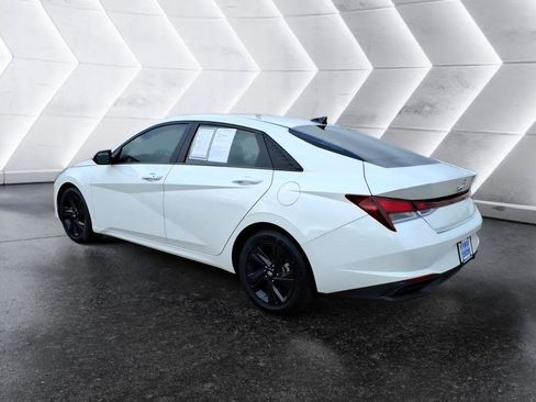 Used 2023 Hyundai Elantra SEL image 3