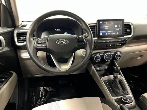 Used 2025 Hyundai Venue SEL FWD image 14