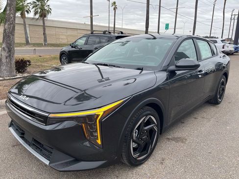 New 2026 Kia K4 EX image 3