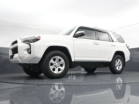 Used 2018 Toyota 4Runner SR5 AWD/4WD image 30