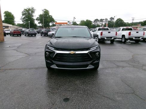 Used 2025 Chevrolet Blazer LT FWD image 3