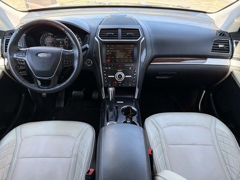Used 2018 Ford Explorer Platinum image 25
