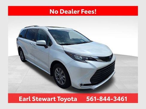Certified 2024 Toyota Sienna XLE FWD image 1