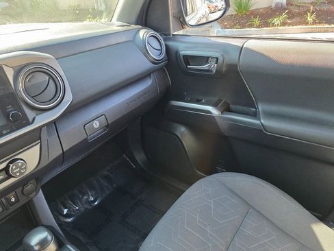 Used 2019 Toyota Tacoma TRD Sport image 35