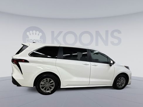 Used 2024 Toyota Sienna LE FWD image 21