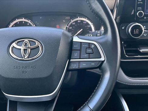 Used 2022 Toyota Highlander XLE AWD/4WD image 24