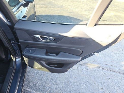 Used 2019 Volvo S60 T5 Inscription image 17