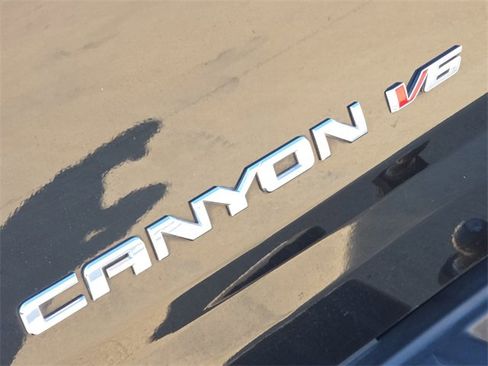 Used 2018 GMC Canyon SLT w/ Trailering Package image 12