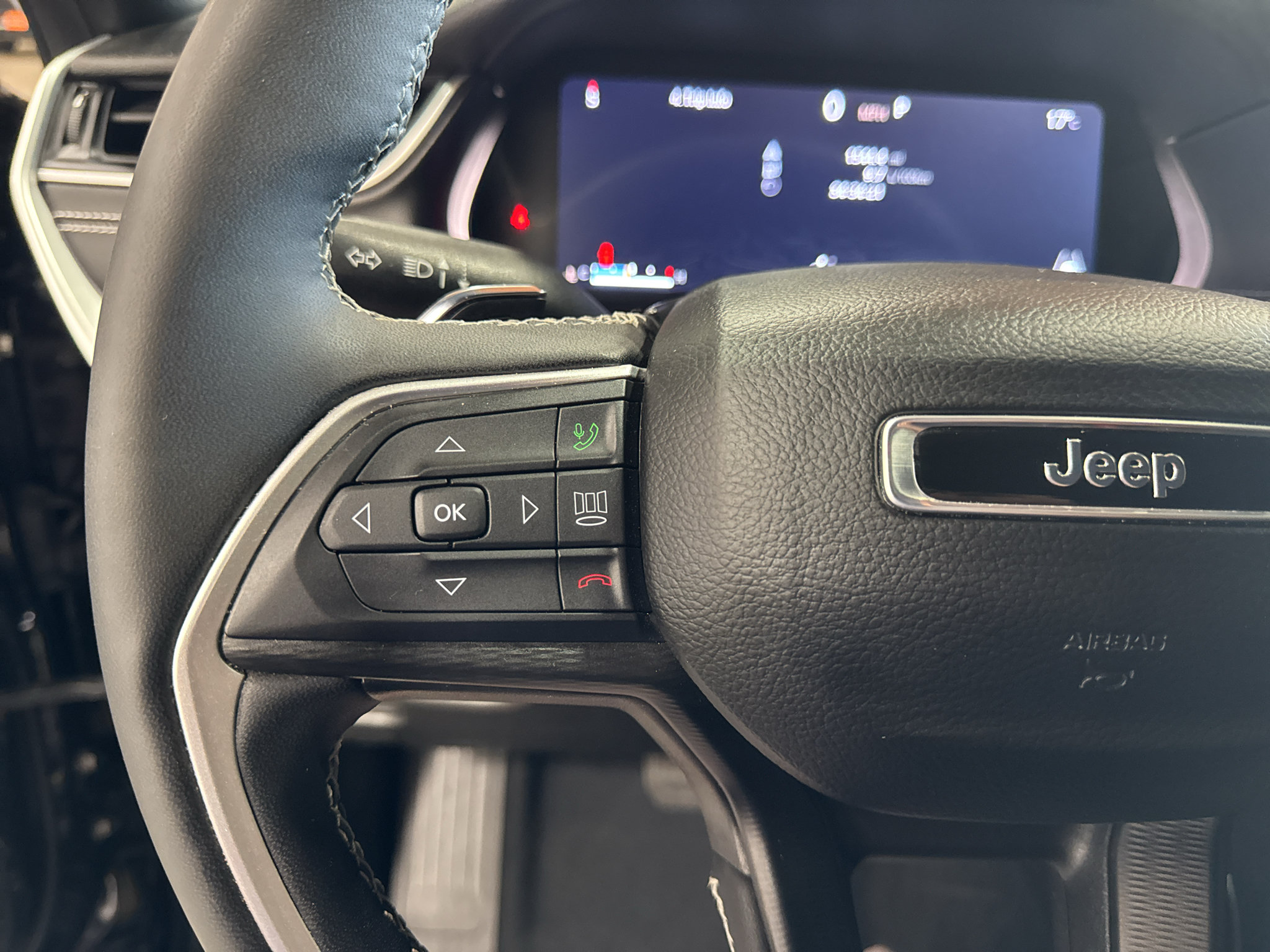 Used 2024 Jeep Grand Cherokee Altitude AWD/4WD image 12