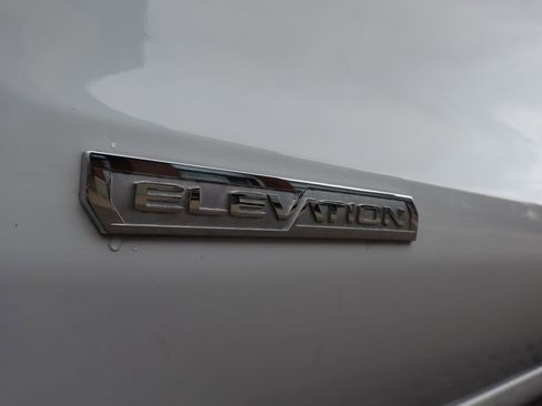 Used 2024 GMC Sierra 1500 Elevation image 9