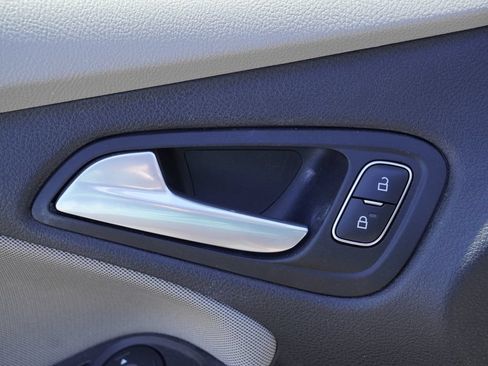 Used 2015 Ford Focus SE FWD image 8