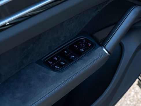 Certified 2023 Porsche Cayenne GTS AWD/4WD image 21