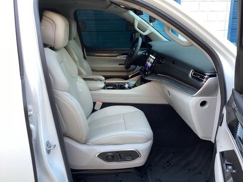 Used 2022 Jeep Wagoneer Series II w/ Premium Group I image 36