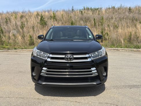 Used 2019 Toyota Highlander Limited Platinum image 2